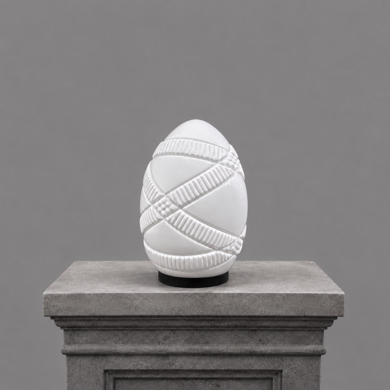 Ribbon Egg Pillar Light
